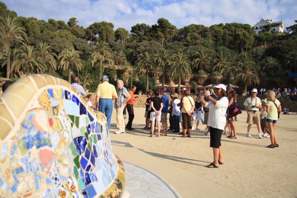 Start the day early in Park Guell