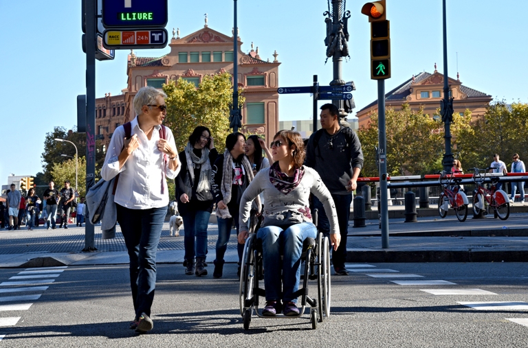 Accessible pedestrian crossing. PHOTO: Turisme de Barcelona