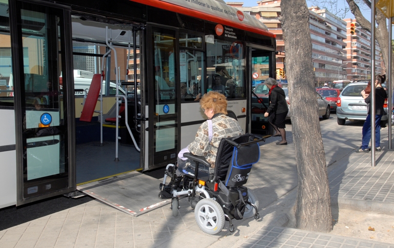 Woman in a wheelchair gets on the bus in Barcelona. PHOTO: TMB