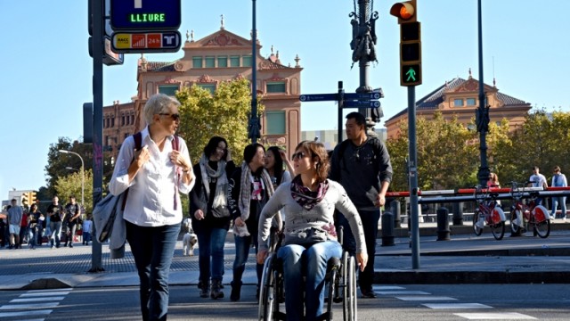 Accessible pedestrian crossing. PHOTO: Turisme de Barcelona