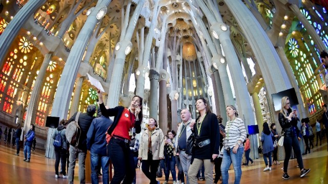 Guided tour inside Sagrada Familia temple
