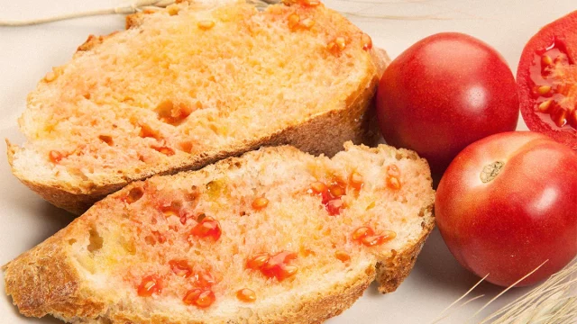 Bread with tomato